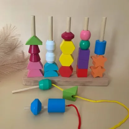 Puidust sorteerimismäng ja nöörimäng