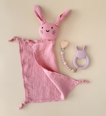 Komplekt beebile - kaisutekk "Jänku", lutikett ja närimislelu - Image 3