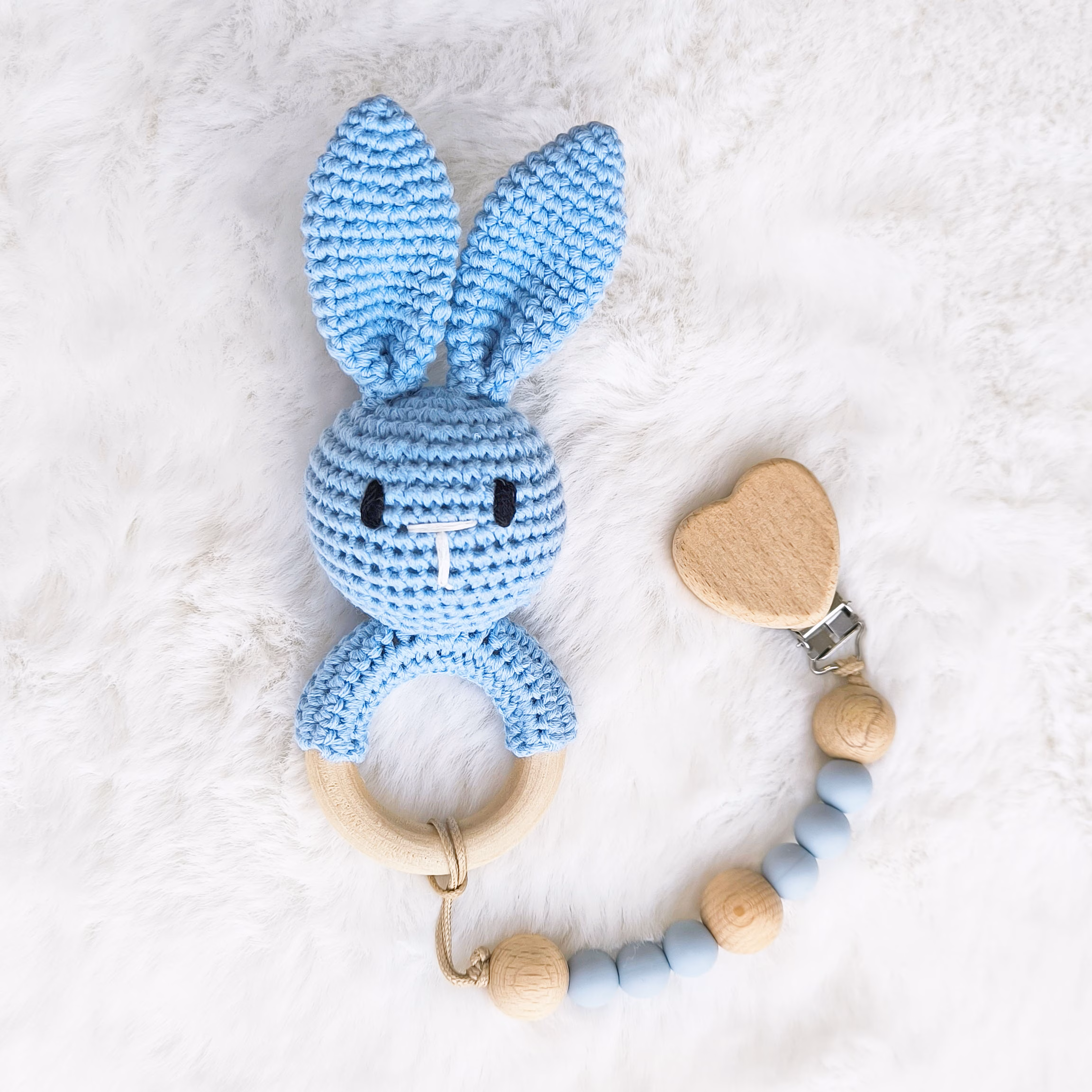 Nimeline lutikett südamega ja kõristi Jänku - sinine