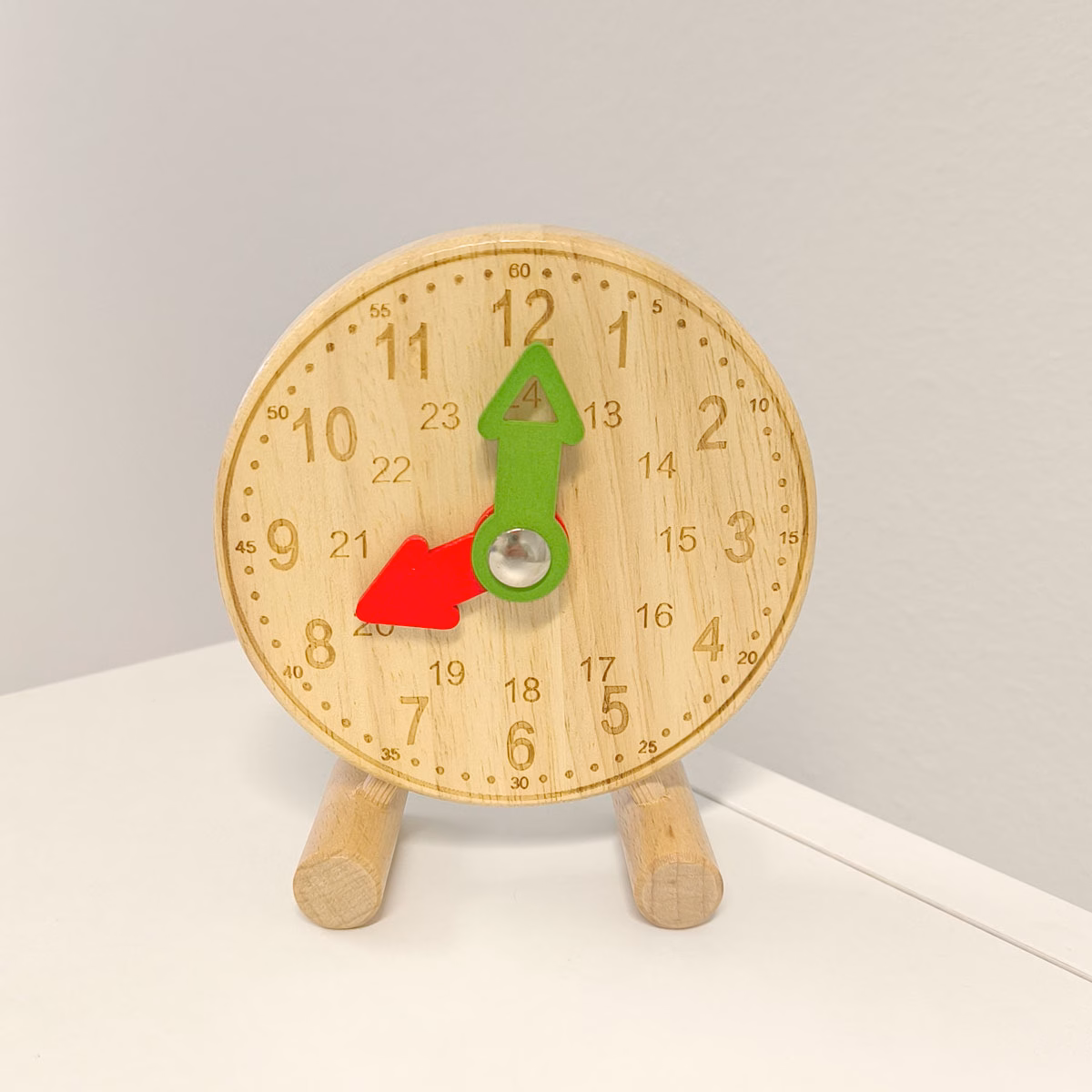 Väike puidust õppekell